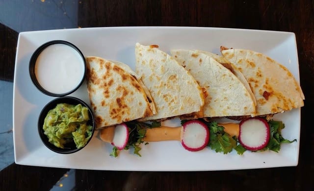 2 Quesadillas Al Gusto.