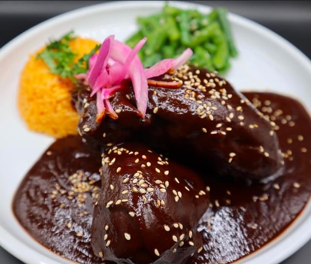 Pollo En Mole.